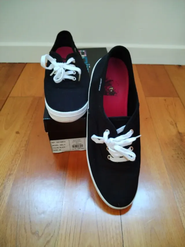 Tênis de lona pretos tamanho 40