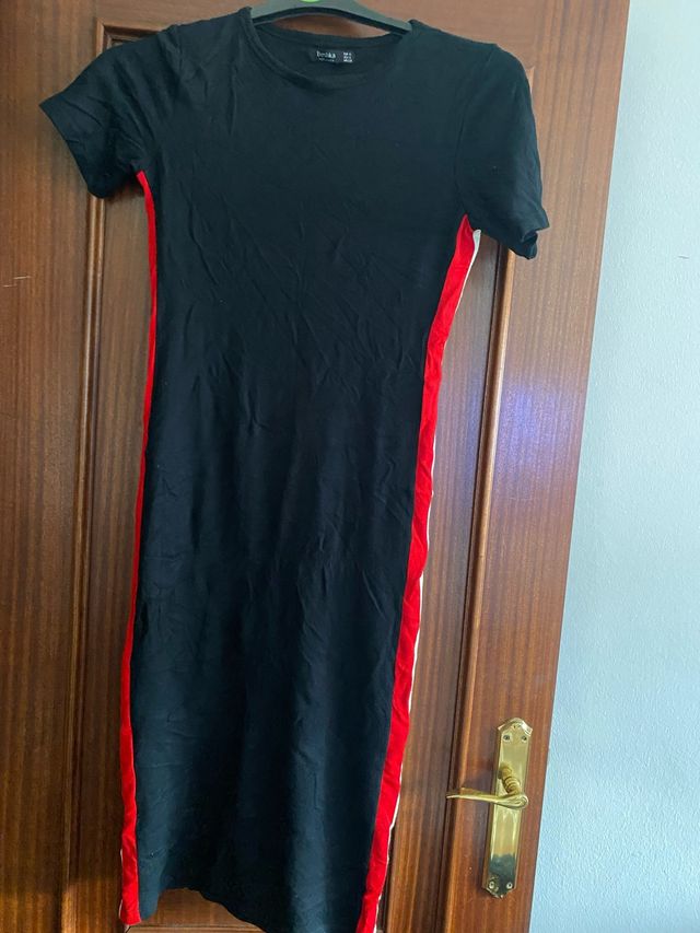 Vestido Bershka Negro Talla S con Detalles Rojos