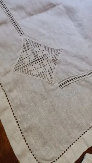 Runner misto lino ricamato a mano