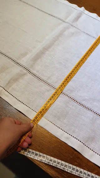 Runner misto lino ricamato a mano