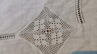 Runner misto lino ricamato a mano