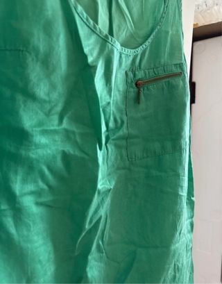 Blusa verde con bolsillo