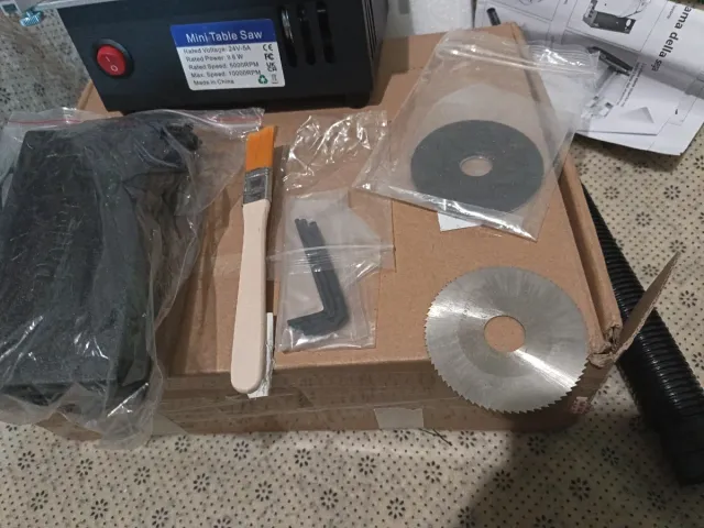 Mini sierra de mesa para manualidades