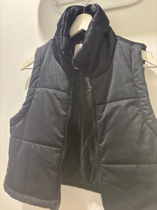 Chaleco acolchado corto negro