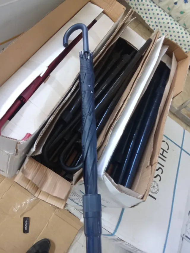 Ombrellone blu e nero