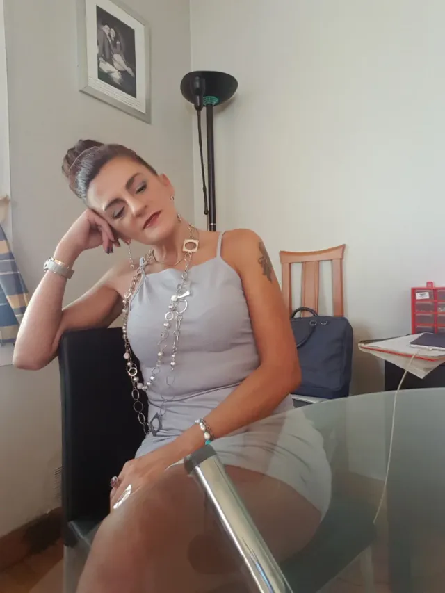 Vestido largo gris tirante fino