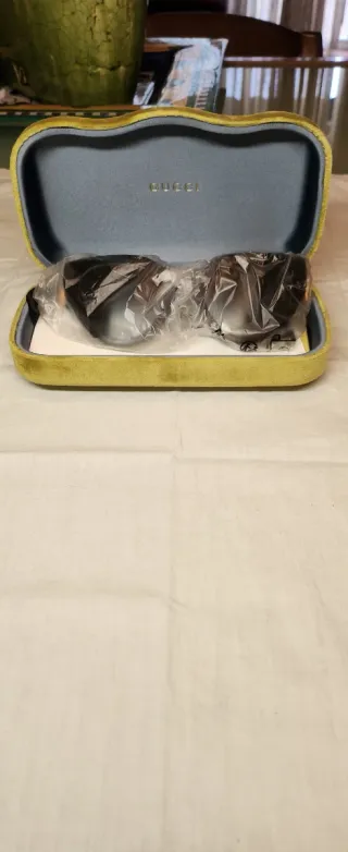 Gafas de Sol Gucci Negras y Doradas