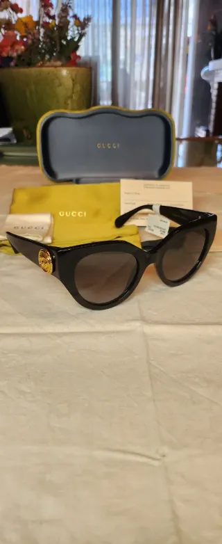 Gafas de Sol Gucci Negras y Doradas