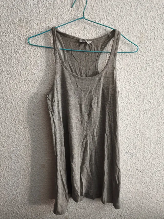 Camiseta gris de tirantes