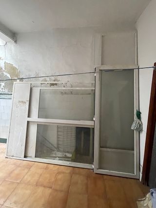 Puerta aluminio blanco con cristal