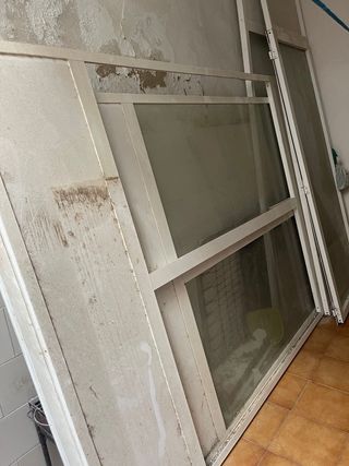 Puerta aluminio blanco con cristal