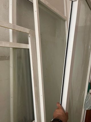 Puerta aluminio blanco con cristal