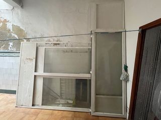 Puerta aluminio blanco con cristal