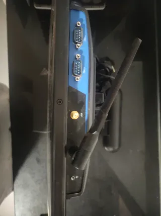 Pantalla Android 11, 10.1" con peana plegable.