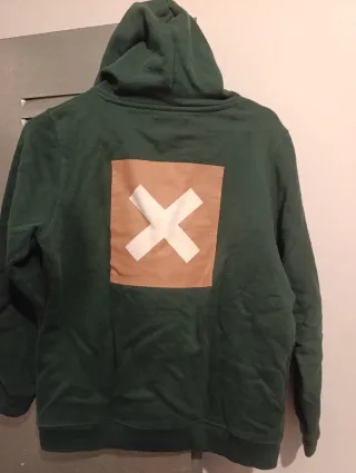 Sudadera Blue Banana verde con caja beige