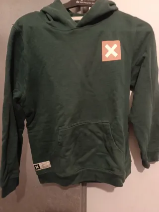 Sudadera Blue Banana verde con caja beige