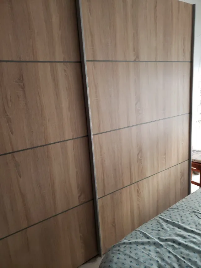 Armario corredero madera y metal . Granada