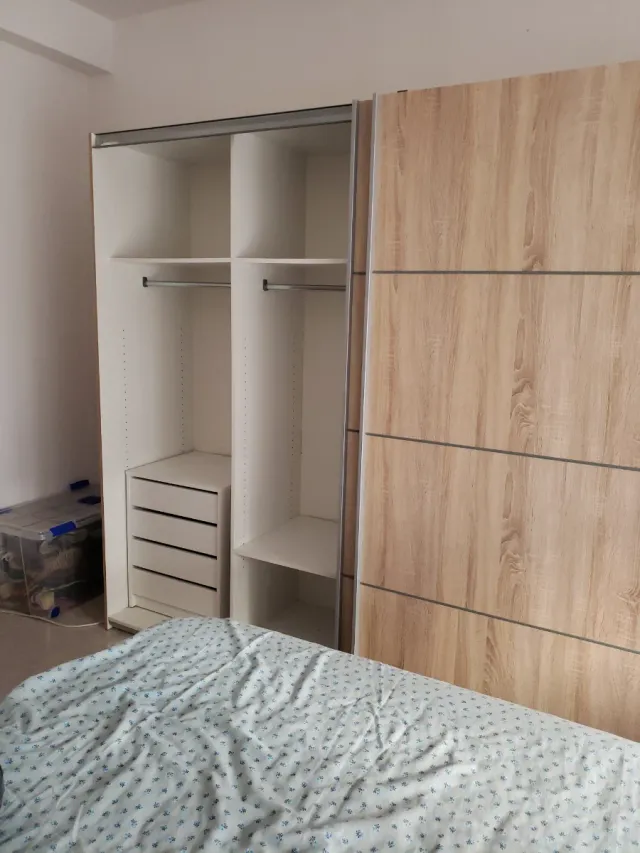 Armario corredero madera y metal . Granada