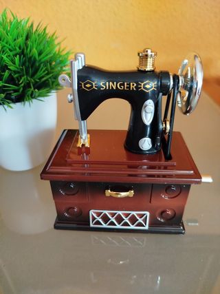 Caja de música máquina de coser vintage