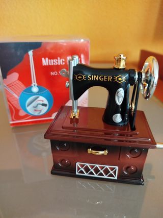 Caja de música máquina de coser vintage
