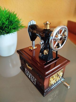 Caja de música máquina de coser vintage