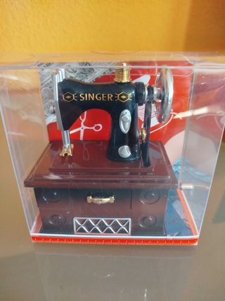 Caja de música máquina de coser vintage