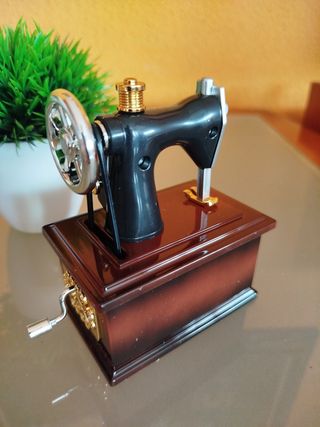 Caja de música máquina de coser vintage