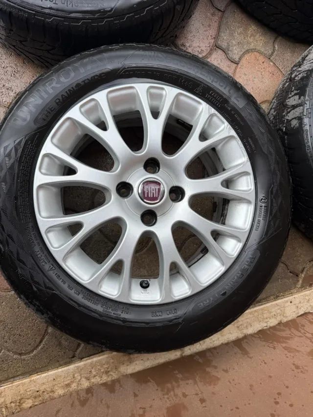 Cerchi in lega punto evo con gomme uniroyal