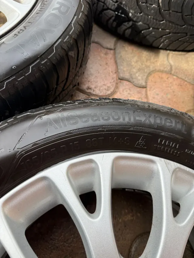 Cerchi in lega punto evo con gomme uniroyal