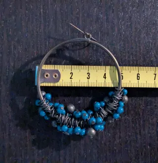 Pendientes aro con abalorios azules y dorados