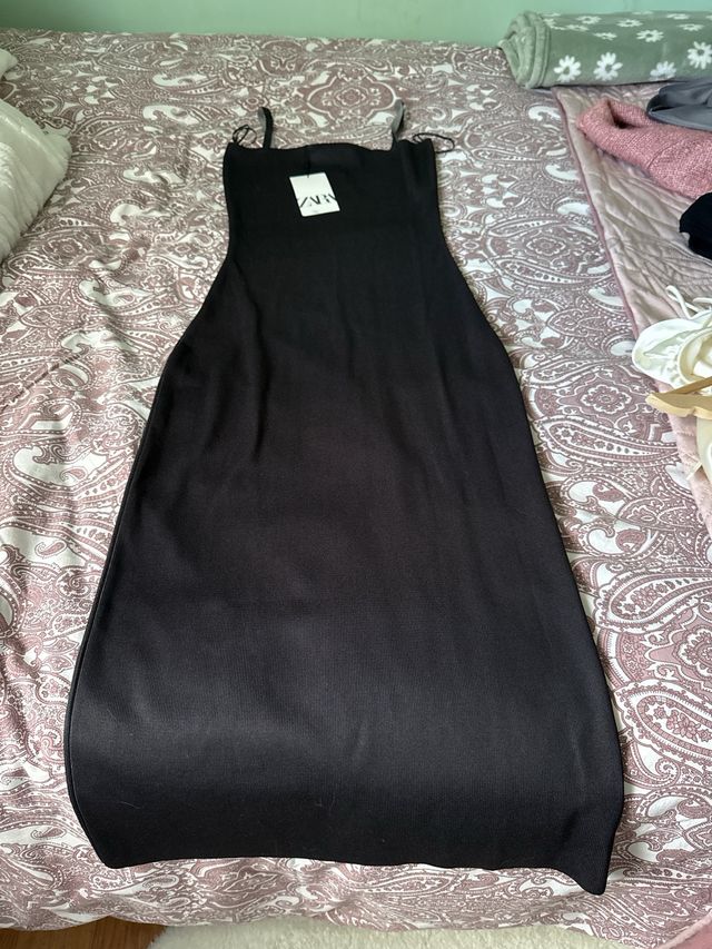 Vestido negro Zara tirantes midi