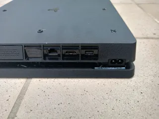 PS4 Slim + Mando