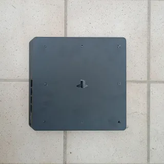 PS4 Slim + Mando