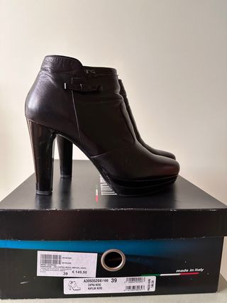 Stivaletti NERO GIARDINI pelle neri tacco n.39