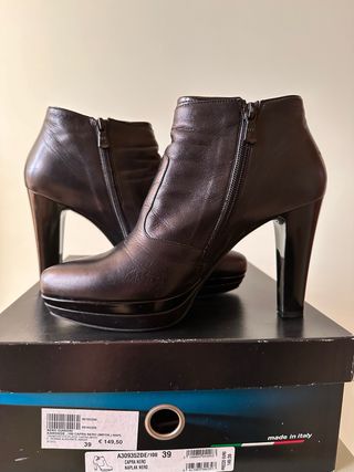 Stivaletti NERO GIARDINI pelle neri tacco n.39