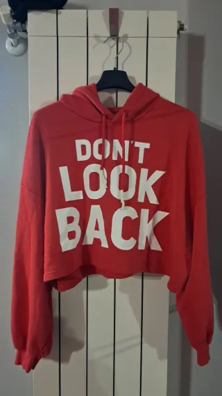 Felpa Bershka corta rossa scritta DON'T LOOK BACK