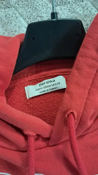 Felpa Bershka corta rossa scritta DON'T LOOK BACK