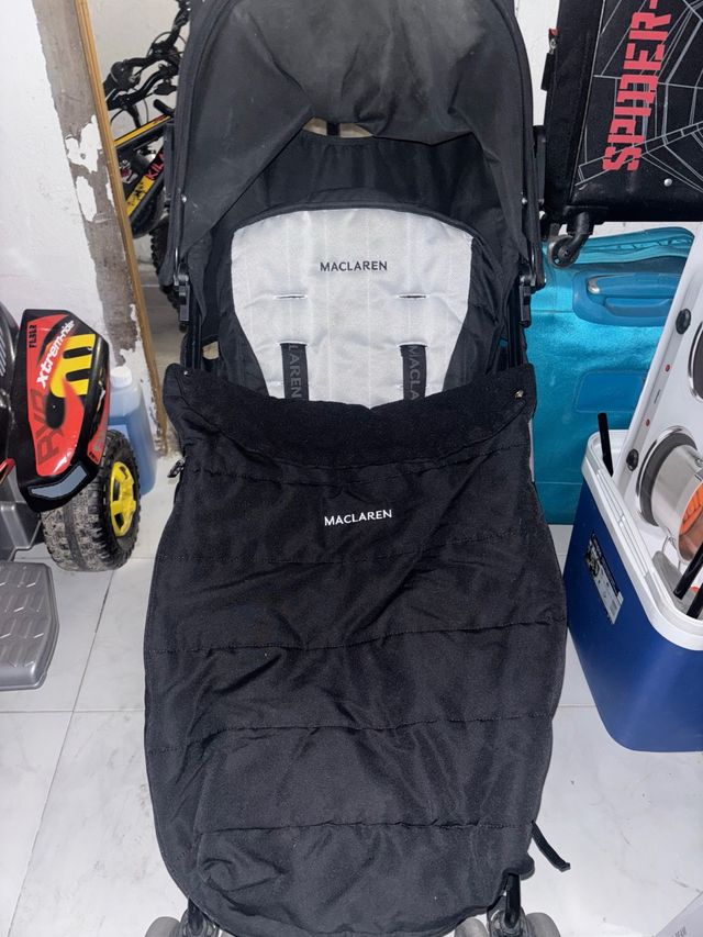Coche paseoMaclaren con saco y protector de lluvia