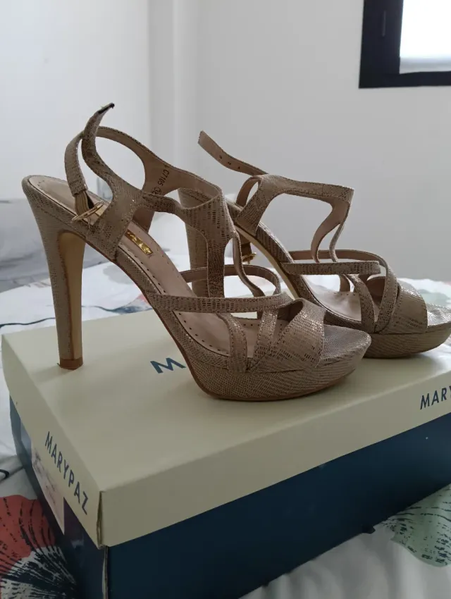 Sandalias tacón MARYPAZ doradas