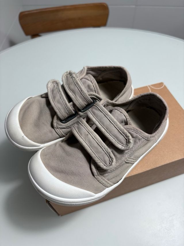 Zapatillas Igor velcro beige