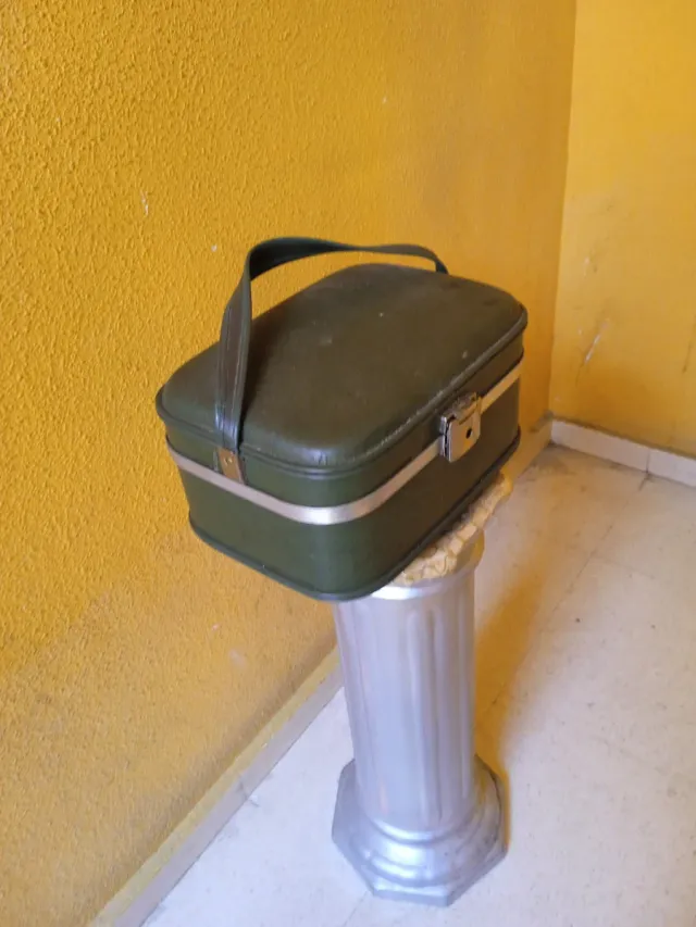 Necessaire verde e prateado