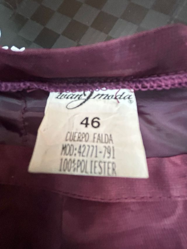 Traje de fiesta color vino, 3 piezas