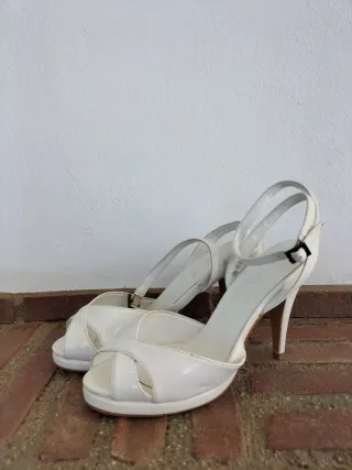 Zapatos de tacón blancos talla 37