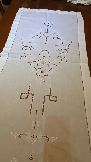 Tenda bianca con intaglio in cotone