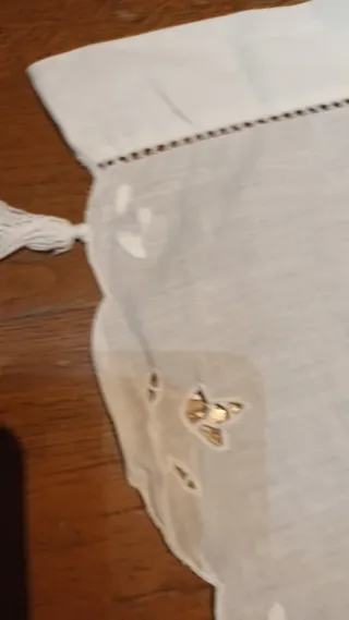 Tenda bianca con intaglio in cotone