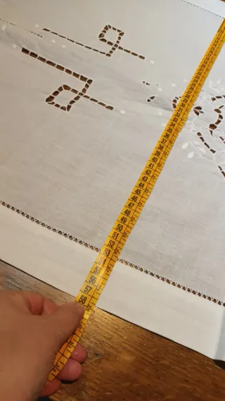 Tenda bianca con intaglio in cotone