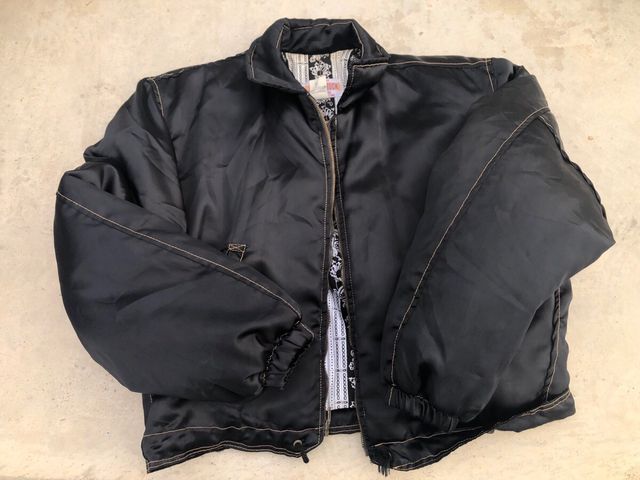 Chaqueta Bomber Negra con Botones