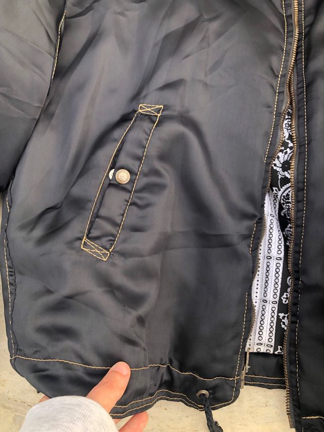 Chaqueta Bomber Negra con Botones