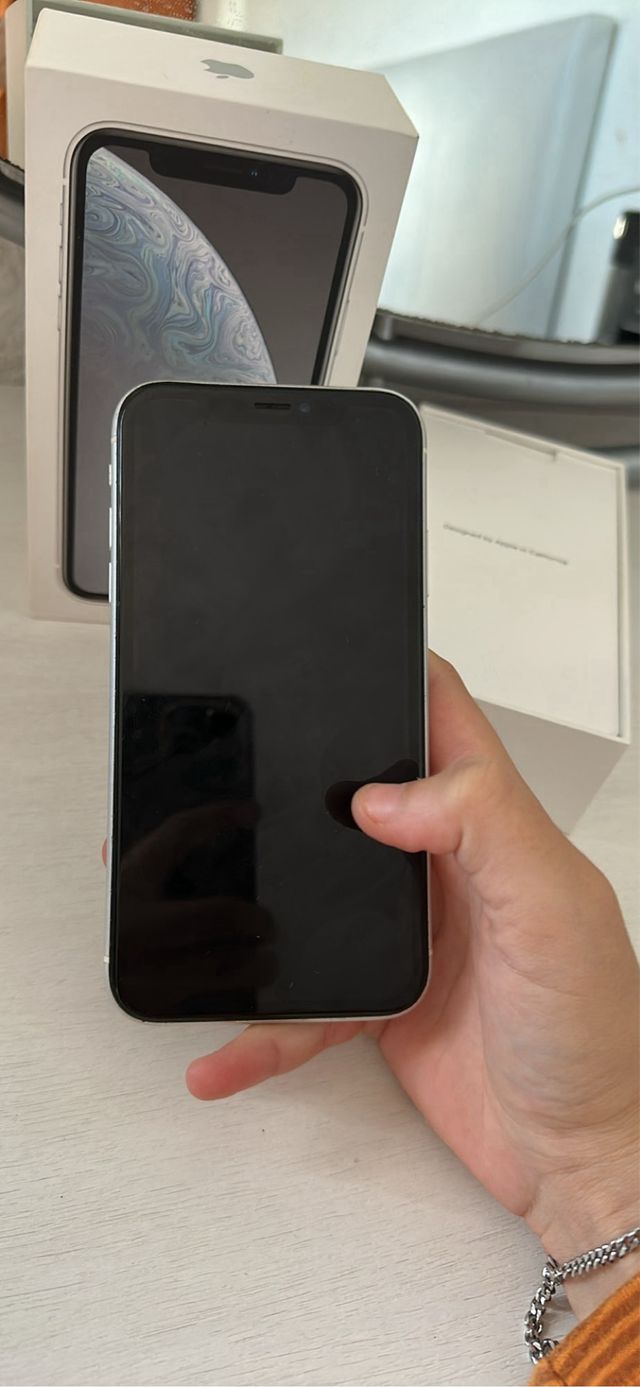 iPhone XR Apple
