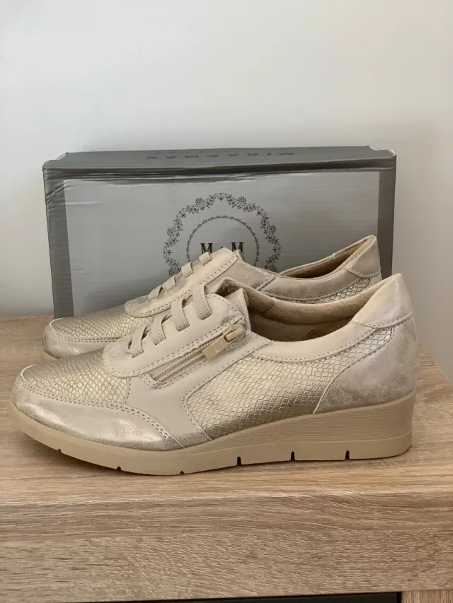 Zapatos M&M señora beige/dorado. Número 36